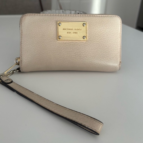 Michael Kors, cream, leather wristlet - Picture 10 of 11